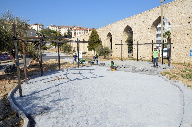 Kuşadası’nda Tarihi Su Kemeri Parkı Yenileniyor