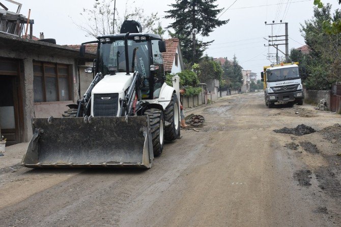 Düzce Nuri Özkasap Sokak Asfalta Hazır