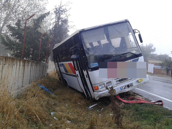 Yoldan Çıkan Belediye Otobüsü Duvara Çarptı