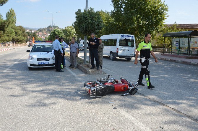 Niksar’da Otomobil İle Motosiklet Çarpıştı: 1 Yaralı