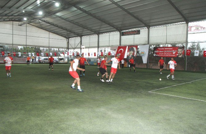 Toroslar’da Fırat Çakıroğlu Anısına Birimler Arası Futbol Turnuvası