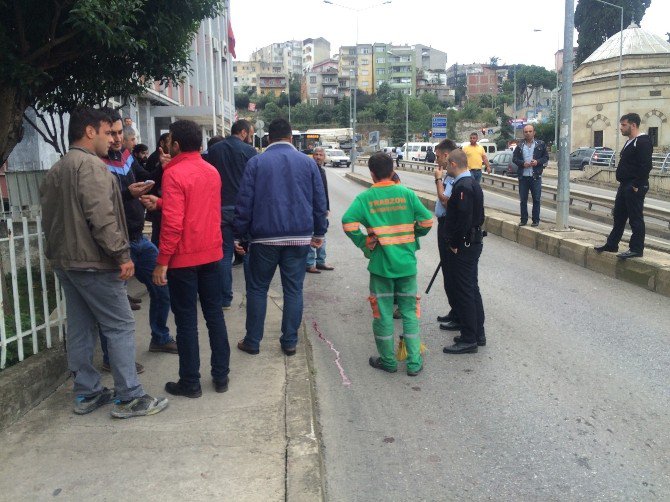 Kendisi Gibi Afgan Uyruklu Eşini Kalbinden Bıçaklayarak Öldürdü