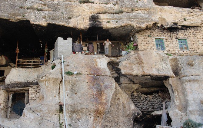 Kışı Mağarada Geçirmek İçin Hazırlıklarını Tamamladı