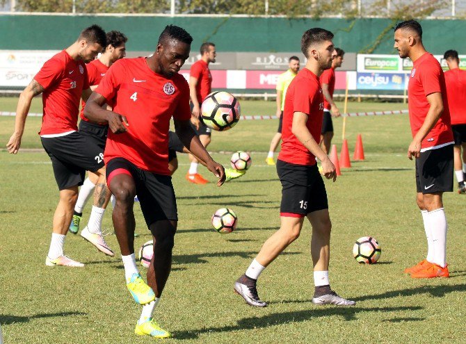 Antalyaspor’da Çaykur Rizespor Mesaisi Devam Ediyor