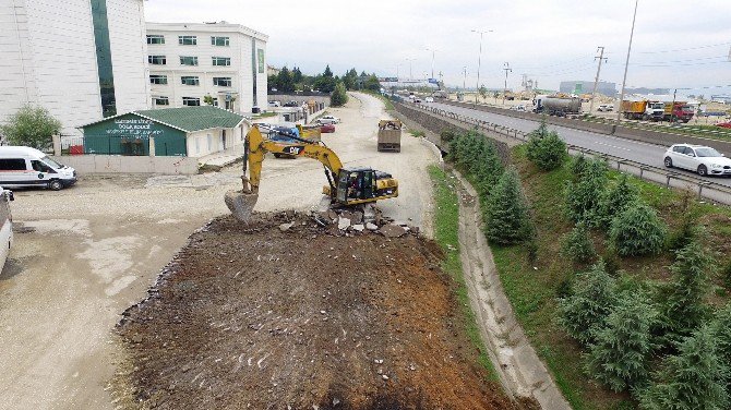 Başiskele’de Yolların Bakım Ve Onarım Çalışmaları Devam Ediyor