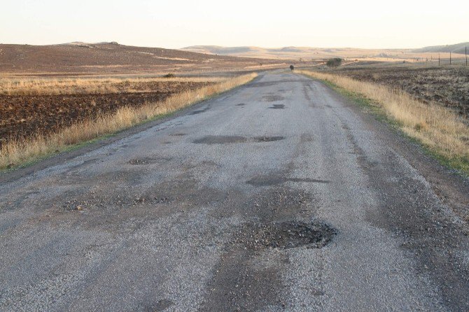 Yozgat’ta Bozuk Köy Yolları Sürücülerin Tepkisini Çekiyor