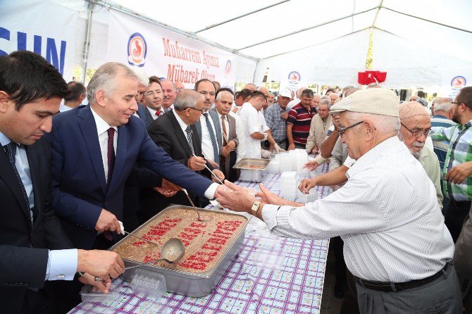 Büyükşehir Aşure Geleneğini Sürdürüyor