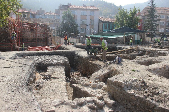 Kütahya’daki Kazılarda Germiyanoğulları Dönemine Hamam Ve Mescit Bulundu