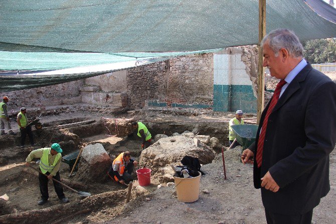 Kütahya’daki Kazılarda Germiyanoğulları Dönemine Hamam Ve Mescit Bulundu