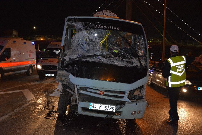 Aşırı Hız Yapan Minibüs 4 Araca Çarparak Dehşet Saçtı: 1’i Ağır 12 Yaralı