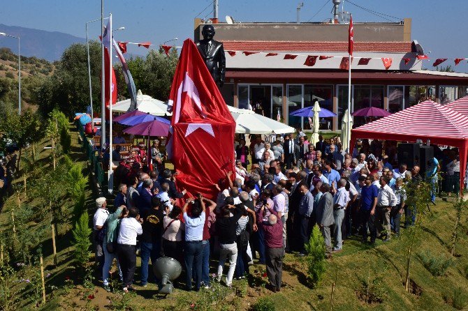 Adnan Menderes’in Heykeli Memleketi Aydın’da Törenle Açıldı