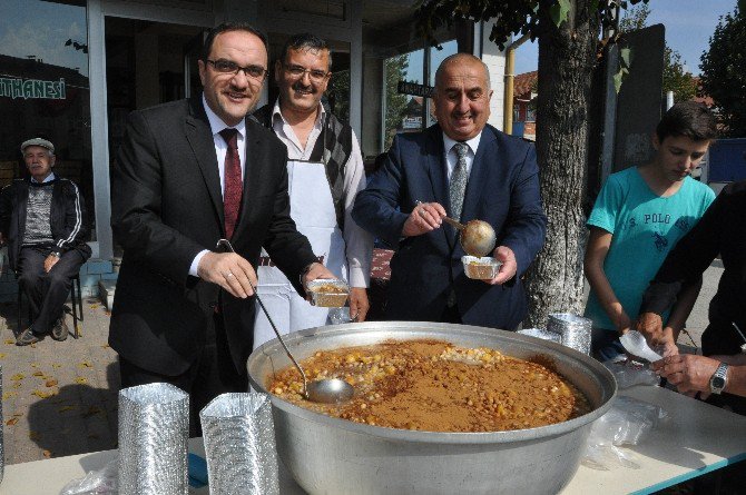 Pınarbaşı’nda Aşure Dağıtıldı