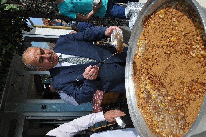 Pınarbaşı’nda Aşure Dağıtıldı