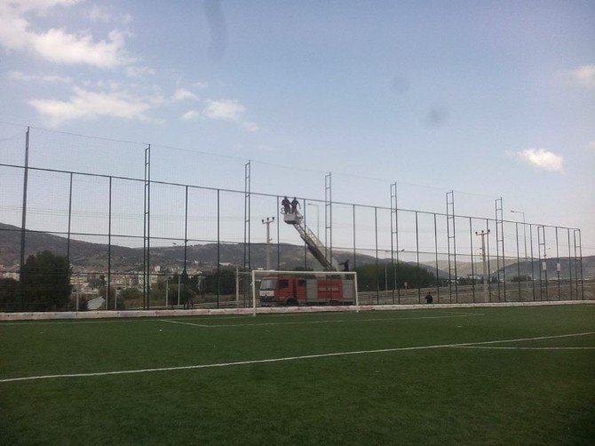 Bozüyük’te Sentetik Sahanın Eksikleri Giderildi