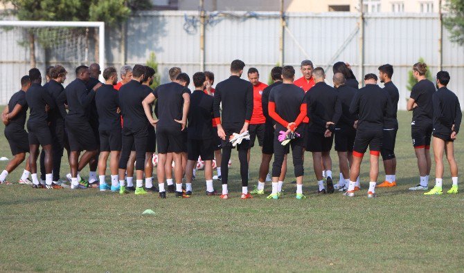 Manisaspor’da Karafırtınalar İlk Antrenmanına Çıktı