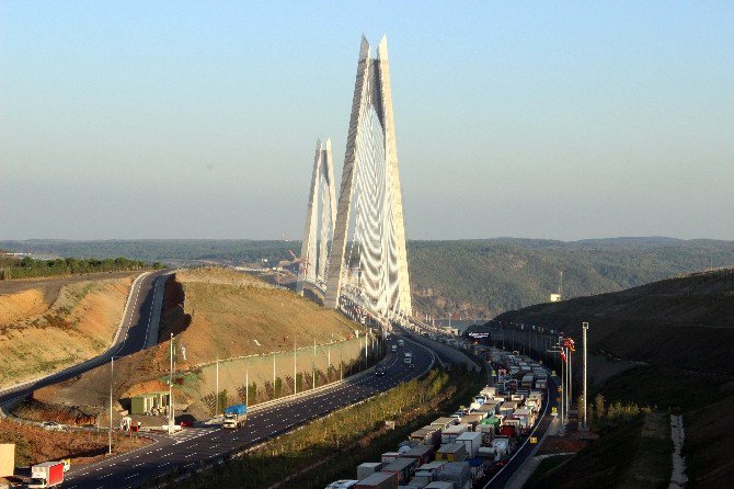 Yavuz Sultan Selim Köprüsü’nde Trafik Durma Noktasına Geldi