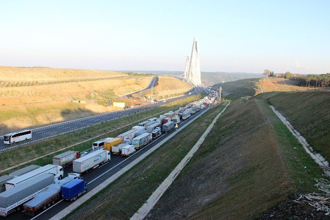 Yavuz Sultan Selim Köprüsü’nde Trafik Durma Noktasına Geldi