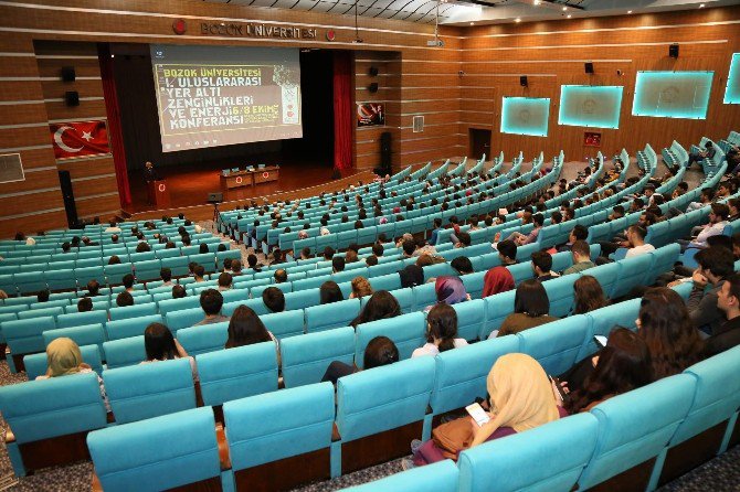 ’1. Uluslararası Yer Altı Zenginlikleri Ve Enerji Konferansı’ Sürüyor