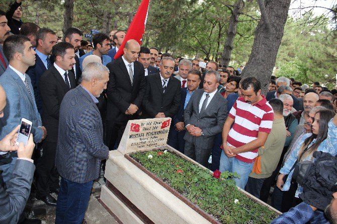 Mustafa Pehlivanoğlu Kabri Başında Dualarla Anıldı