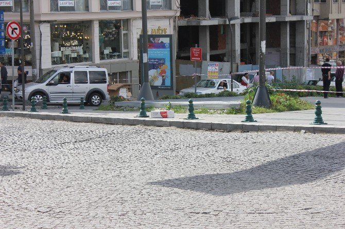 İstanbul’da Şüpheli Paket Polisi Alarma Geçirdi