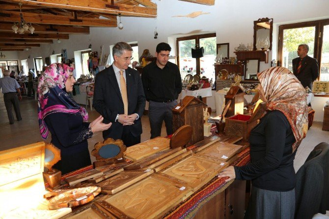 El Emeği Göz Nuru Çarşısı, Kadınlara Fırsatlar Sunuyor