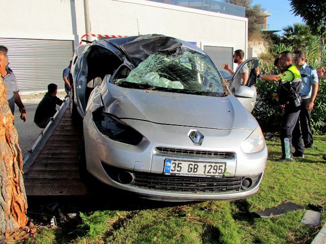 Çeşme’deki Trafik Kazasında 2 Kişi Ağır Yaralandı