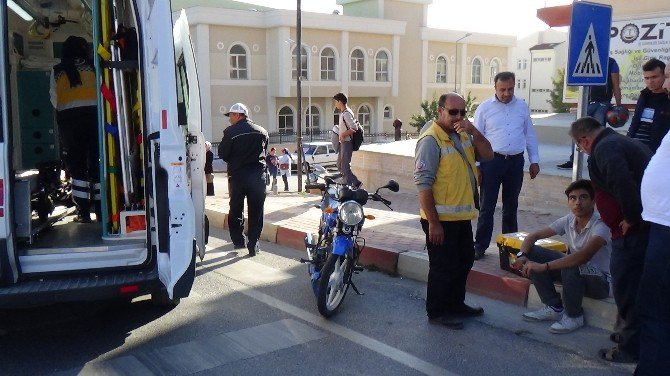 Hızını Alamayan Motosiklet Tır’a Çarptı, 1 Yaralı