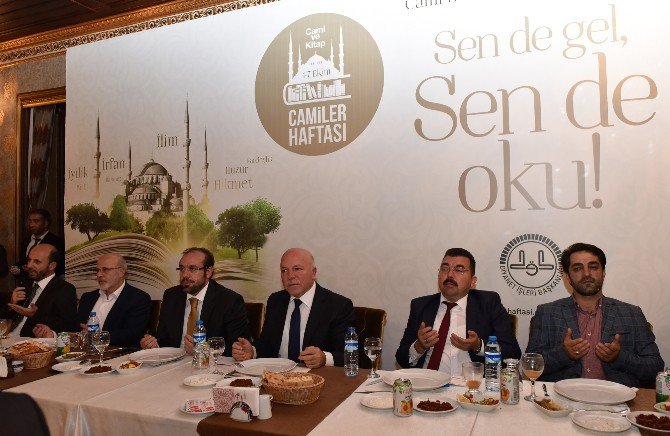 Sekmen: “Vahdet Olup Kur’an-ı Kerim’e Daha Çok Sarılalım”