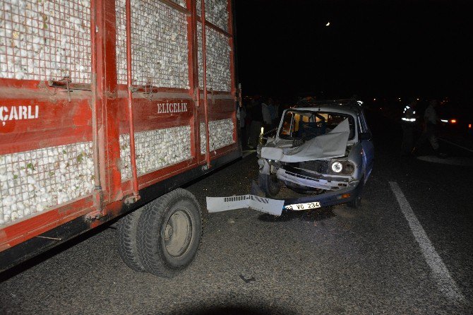 Söke’de Otomobil Pamuk Yüklü Römorkun Altına Girdi: 2 Yaralı