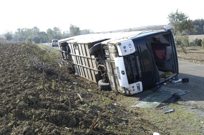 Maden Ocağı İşçilerini Taşıyan Otobüs Devrildi: 20 Yaralı