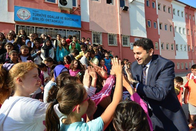 Başkan Eroğlu’na Öğrencilerden Sevgi Seli