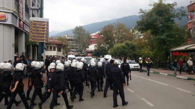 Bursa’da İzinsiz Gösteriye Polis Müdahalesi: 36 Gözaltı