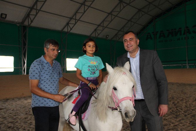 Miniklerin Heyecanla Beklediği ’Pony Park’ Açıldı