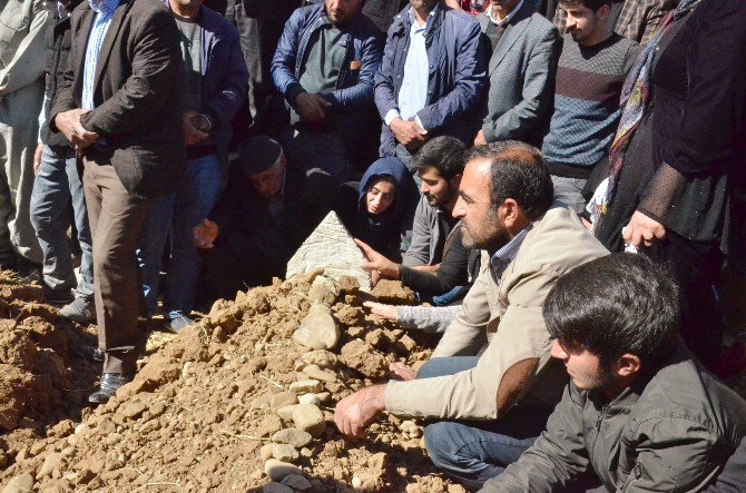 Yüksekova’da Hayatını Kaybedenler Toprağa Verildi