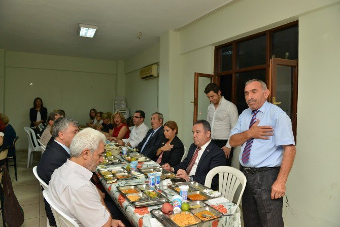 Konyaaltı Belediye Başkanı Muhittin Böcek, İftar Yemeğinde