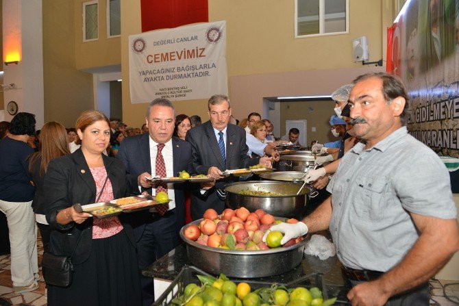 Konyaaltı Belediye Başkanı Muhittin Böcek, İftar Yemeğinde