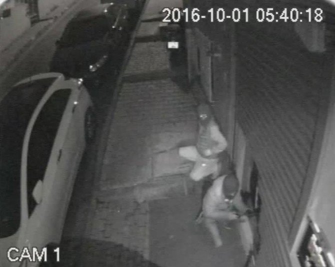 1 Dakikada Para Dolu Çelik Kasayı Böyle Çaldılar