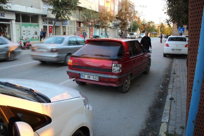 Otomobile Çarpan Motosikletin Sürücüsü Hayatını Kaybetti