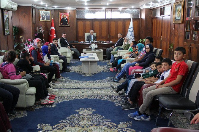 Akkışla İmam Hatip Ortaokulu Ve Atatürk Ortaokulu Öğrencilerinden İl Müftülüğünü Ziyaret Etti