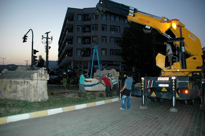 Demre Girişindeki Likya Lahitleri Kaldırıldı