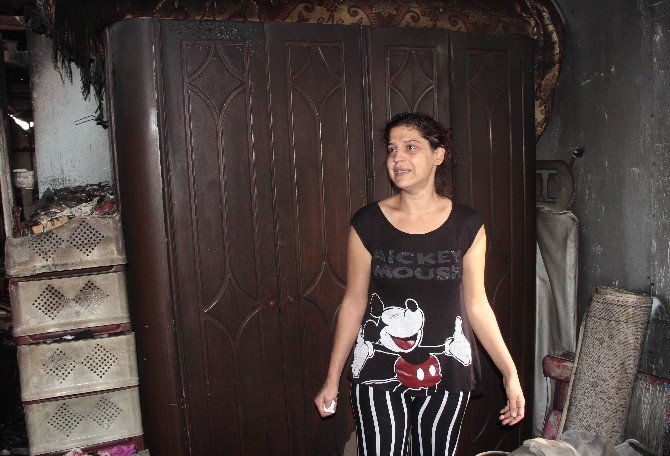 Evi Kül Olan Genç Kadının Gözyaşları