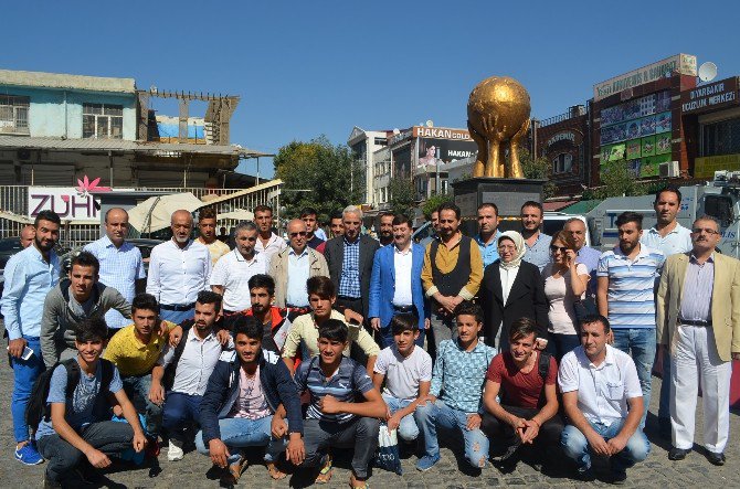 Ak Parti İl Başkanı Akar, Sur İlçesi Gençleri İle Bir Araya Geldi