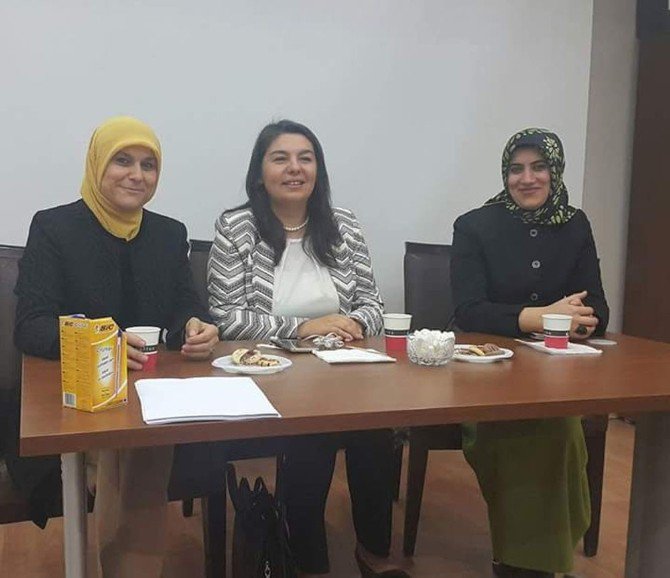Ak Parti Kars Kadın Kolları Başkanlığı “Proje Döngüsü Eğitimine” Ev Sahipliği Yaptı