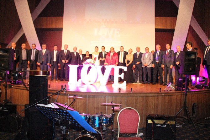 Düğünde İktidar İle Muhalefetin Çocuk Pazarlığı