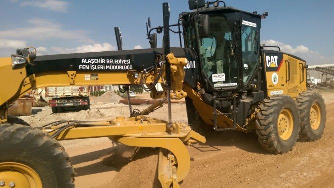 Alaşehir’in Yeni Makineleri Çalışmalara Hız Kazandırdı