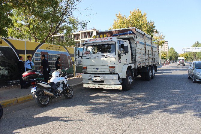 Pts’de İkiz Plakalı Görünen Kamyon Polisi Harekete Geçirdi