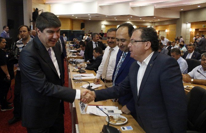 Büyükşehir Belediye Meclisi’nde 12 Metrelik ‘Otobüs’ Açıklaması