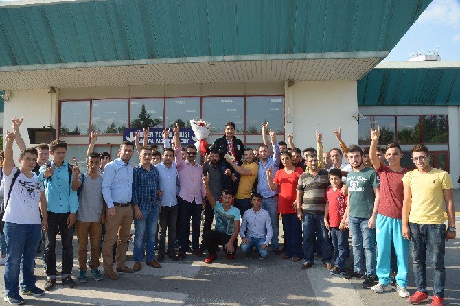 Çifte Şampiyona Coşkulu Karşılama