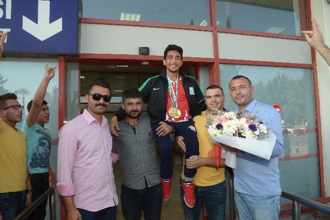 Çifte Şampiyona Coşkulu Karşılama