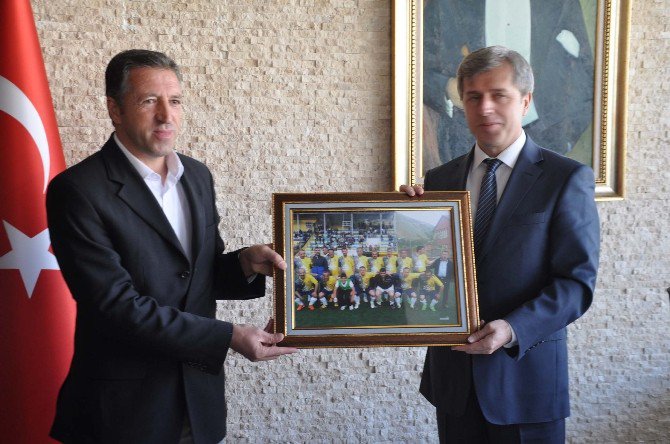 Bitlis Valiliğinde Kupa Töreni